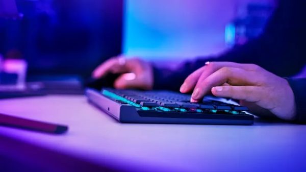 Logitech G515 Lightspeed Tkl Tactile Switch İngilizce Rgb Kablosuz Beyaz Gaming Klavye (920 012539) H3