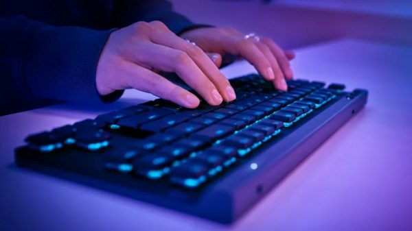 Logitech G515 Lightspeed Tkl Tactile Switch İngilizce Rgb Kablosuz Beyaz Gaming Klavye (920 012539) H4