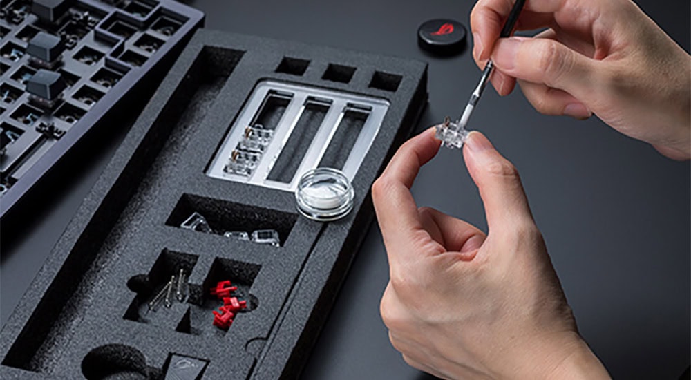 ASUS ROG Azoth İngilizce Beyaz Mekanik Gaming Klavye H10