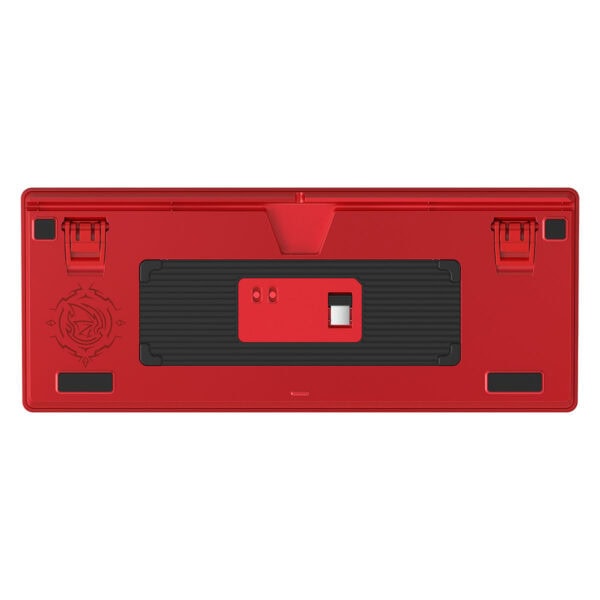 Alt görünümde koruyucu ve bağlantı noktaları, oyun aksesuarları ve oyuncu ekipmanı ile uyumlu, dayanıklı ve şık tasarımlı kırmızı oyuncu tuş takımı.