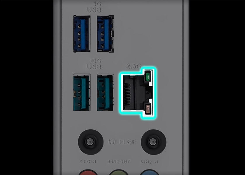 USB ve SD kart yuvaları ve anakart bağlantı noktası içeren bilgisayar anakartı, yüksek kaliteli ve hızlı bağlantı özellikleriyle oyun ve bilgisayar donanımı için ideal.