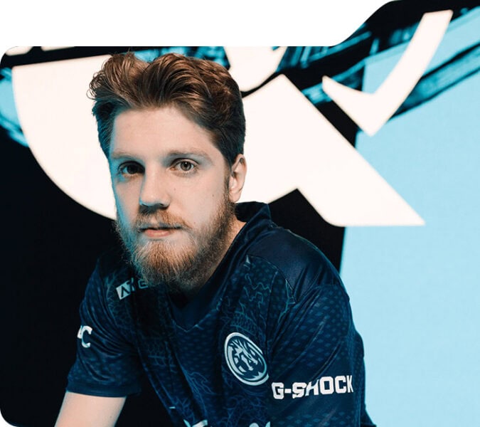 Yetenekli oyuncu ve e-spor sporcusu, dijital oyun ve rekabet odaklı profesyonel gamer. Takım oyuncusu ve strateji uzmanı, gaming turnuvalarında mücadele eden e-spor s p ortifiki.