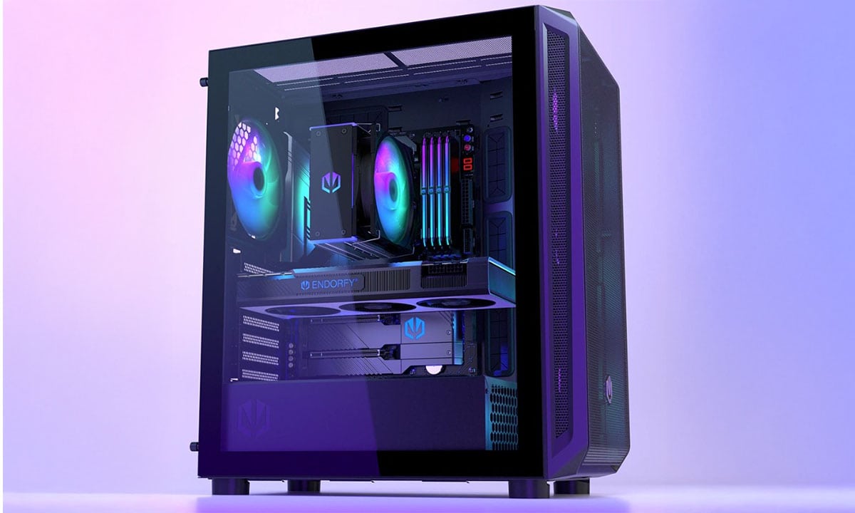 Yüksek performanslı üst seviye oyun bilgisayarı, şeffaf kasa ve RGB aydınlatmalı donanımlar ile donatılmış, en yeni oyunları yüksek çözünürlükte oynamak için ideal.