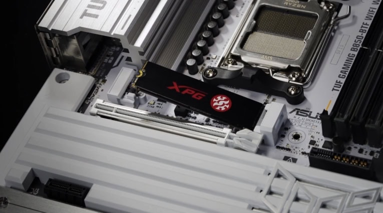 Yüksek performanslı XPG SSD ve Asus anakart içeren oyun bilgisayarı bileşenleri, hız ve güvenilirlik için optimize edilmiştir. Oyun ve bilgisayar donanımı tutkunlarının tercihidir.