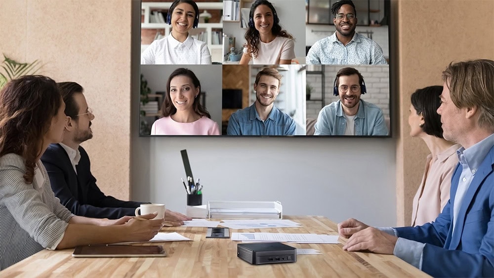 Yüksek performanslı ASUS mini bilgisayar, çoklu USB ve ses giriş çıkış portlarıyla oyun ve ofis kullanımı için ideal, dayanıklı tasarımı ve üstün hız özellikleriyle öne çıkıyor.