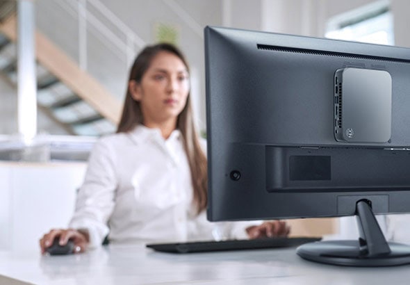 Yüksek performanslı ASUS mini bilgisayar, dahili USB portları ve yüksek hızlı veri transferi özellikleriyle oyun ve profesyonel kullanım için optimize edilmiştir.