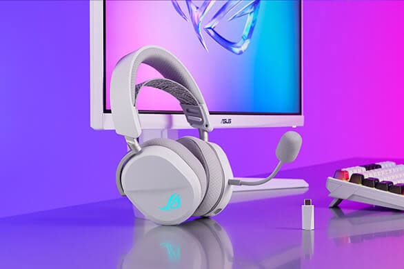 Yüksek kaliteli gaming kulaklık ve bilgisayar monitörü ile oyun oynama seti, renkli klavye ve mikrofonlu kulaklık, oyuncu ekipmanları ve bilgisayar aksesuarları, oyun tutkunları için ideal.