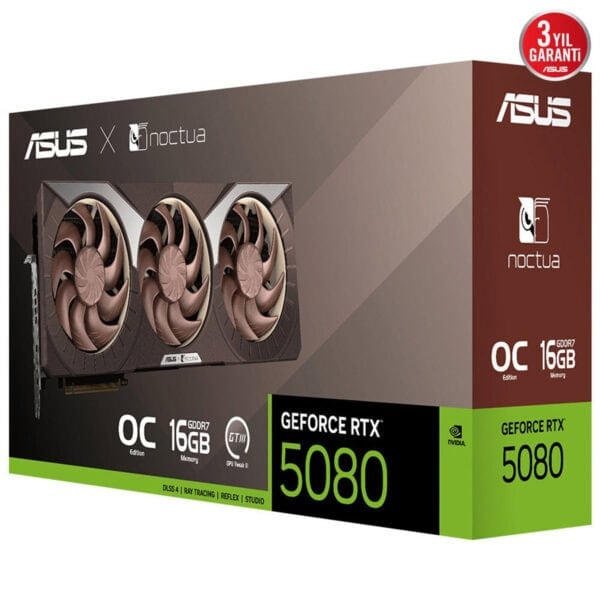 Görselde ASUS ve Noctua markalı RTX 5080 ekran kartı kutusu, yüksek performanslı oyun ve grafik işlemleri için uygun olan 16 GB GDDR7 hafıza özellikleriyle gösterilmektedir. Üç fanlı soğutma sistemi ve siyah-kahverengi tasarımıyla dikkat çeken bu ürün, gelişmiş soğutma teknolojileri ve yüksek performans sağlayan özellikleriyle öne çıkmaktadır. Ayrıca, kutu üzerinde 3 yıl garanti ve Nvidia ile uyumlu olduğu belirtilmiştir. Bu ekran kartı, gamers ve yüksek performans ihtiyacı olan kullanıcılar için ideal seçimdir.