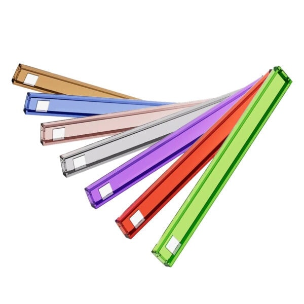 Renkli oyun kutuları, farklı renklerde, şeffaf plastikten yapılmış oyun ve hobi araçları. Öğrenci ve çocuklar için eğlenceli ve renkli dekorasyon ürünleri, masa ve duvar süslemelerinde kullanılır.