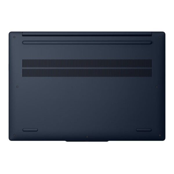 Gizli, dizüstü bilgisayar alt yüzü, siyah renk, soğutma havalandırması ve belli başlı vidalar açıkça görülüyor.