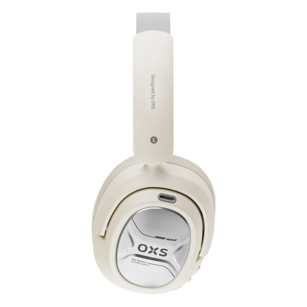 Yüksek kaliteli OX S gaming kulaklık beyaz renkli, kablosuz özelliği ve konforlu tasarımıyla oyun deneyimini artırır. Üzerinde "Designed by OX S" yazısı ve büyük L ile sol taraf gösterilir.