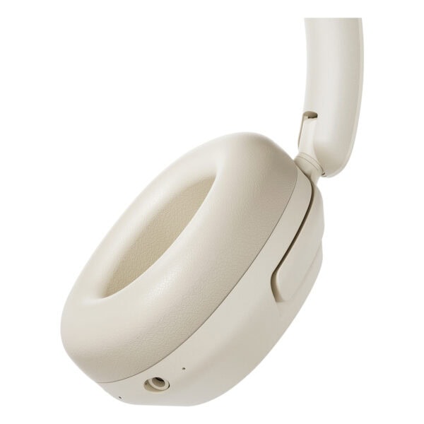 Yumuşak krem rengi kulaklık, kablosuz tasarım ve rahat kullanım için ergonomik yapıya sahip. Oyun, müzik ve iletişim için yüksek ses kalitesi sunar.