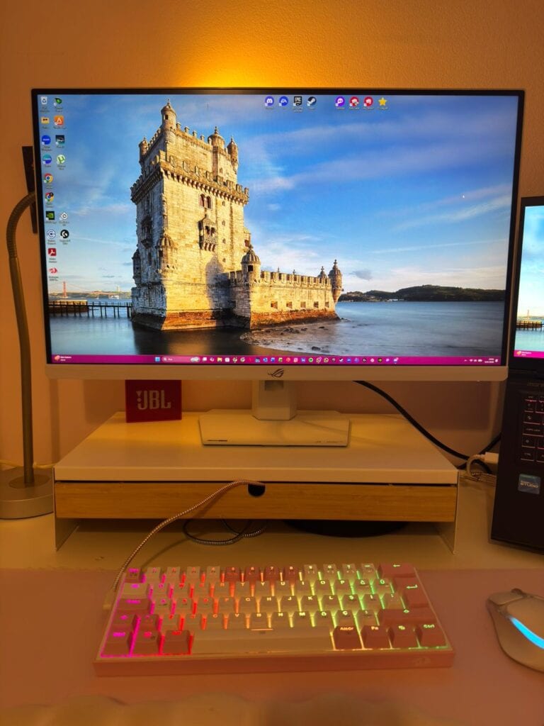 Image #1 from Öykü Tezgel