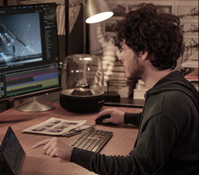 ASUS ProArt OLED PA32DC 31.5 inç 4K UHD OLED monitör, profesyonel grafik ve tasarım işleri için ideal yüksek çözünürlüklü ekran.