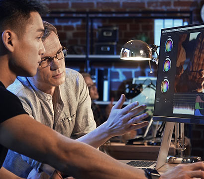 ASUS ProArt OLED PA32DC 31.5 inç 4K UHD OLED ekran, profesyonel renk doğruluğu ve geniş renk gamı ile tasarımcılar ve içerik üreticileri için ideal.