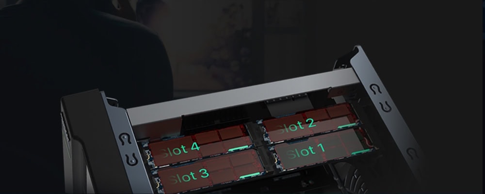 Yüksek performanslı dizüstü bilgisayar iç tasarımı ve bellek slotları, gelişmiş soğutma ve geniş depolama alanı sunan profesyonel yenilikçi laptop modeli.