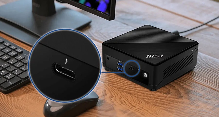 Mini PC ve monitör bağlantısı, yüksek performanslı bilgisayar sistemi.