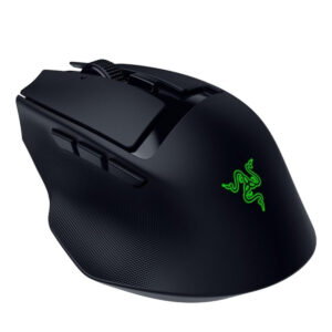 Razer logosu parlak yeşil ışıkla aydınlatılan siyah kablosuz oyun faresi, ergonomik tasarım ve yan tuşlar belirgin şekilde görünür.