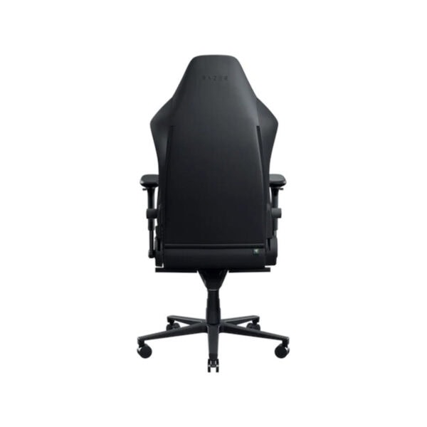 Razer Iskur V2 oyun koltuğu, siyah tasarım, arka görünümde 4D kolçaklar ve bel destekli, oyun için ergonomic yüksek sırtlı koltuk.